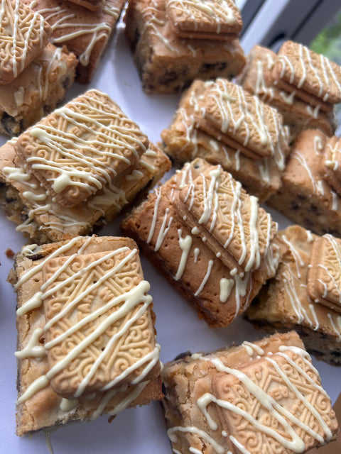 Ready Baked Tray Bake Slab - Blondie or Brownie