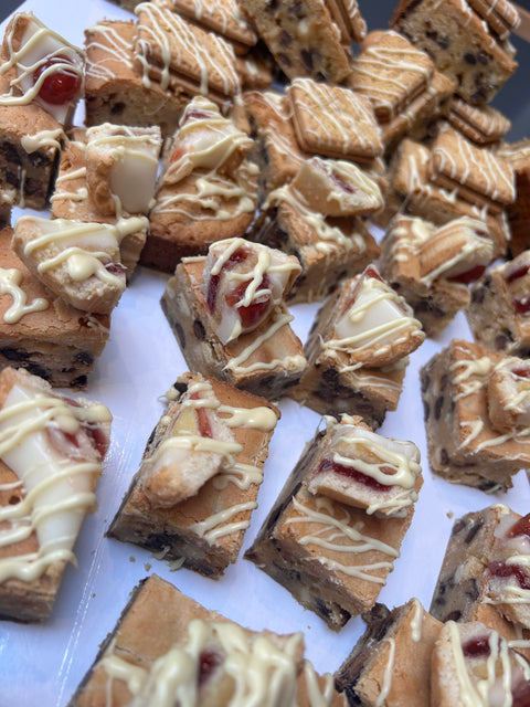 Ready Baked Tray Bake Slab - Blondie or Brownie
