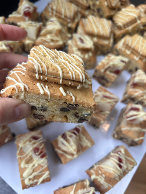 Ready Baked Tray Bake Slab - Blondie or Brownie