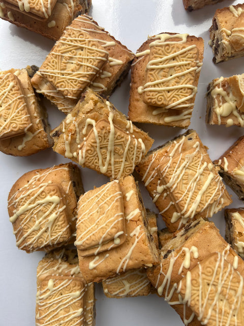 Ready Baked Tray Bake Slab - Blondie or Brownie
